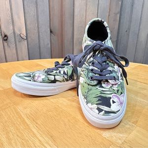 Get your summer on! Vans Ultracush Floral Tropical Low Top -Size 7